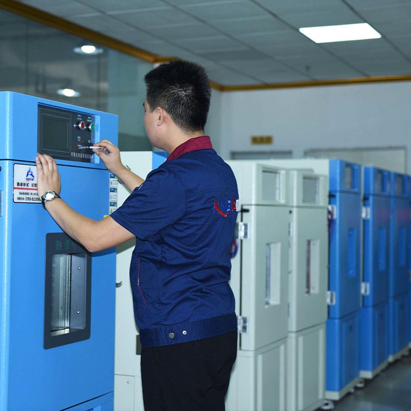 高低温湿热试验箱